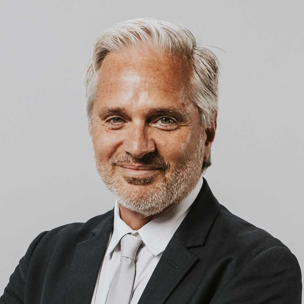 businessman portrait in a studio WUFDDGT 8